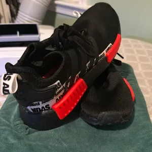 Adidas sneakers size 5kids fits 7 women’s