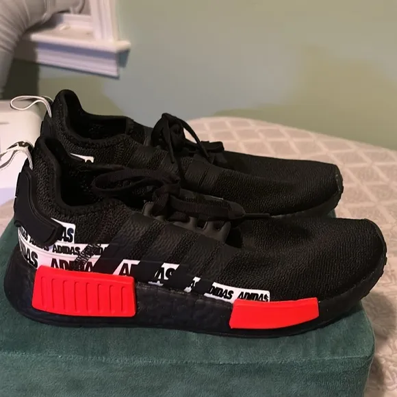 Adidas sneakers size 5kids fits 7 women’s