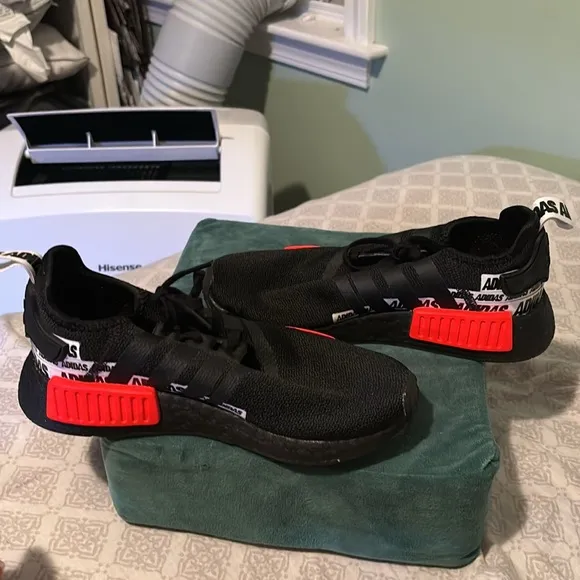 Adidas sneakers size 5kids fits 7 women’s