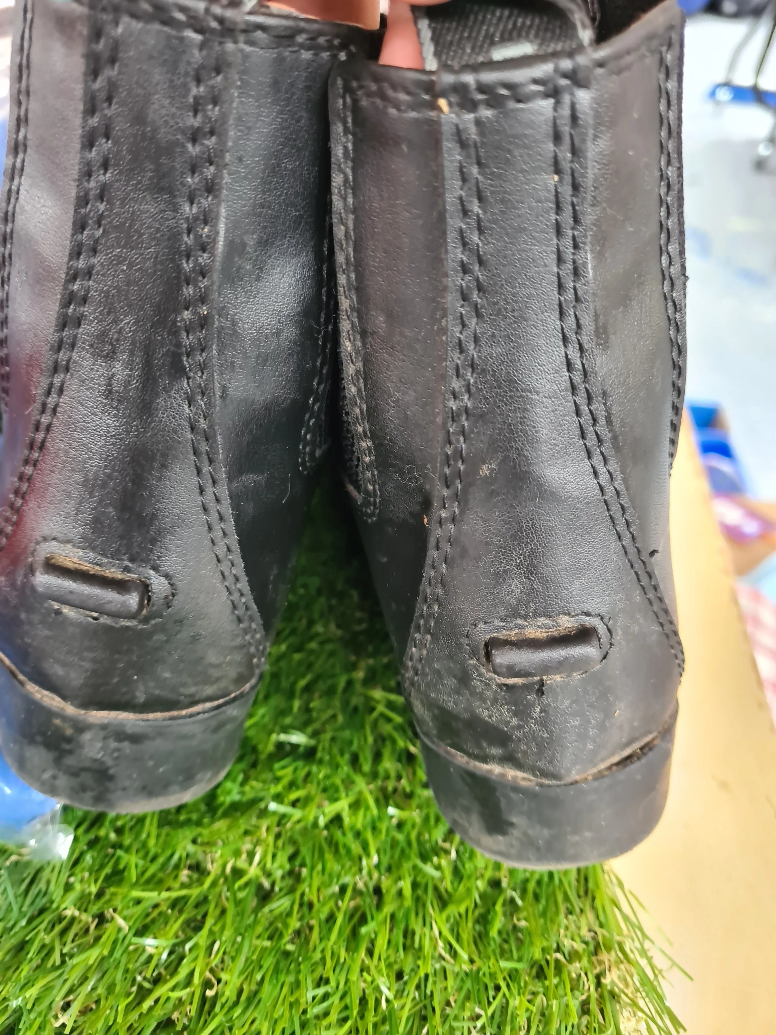 Black children Jodhpurs boots size 11 ■