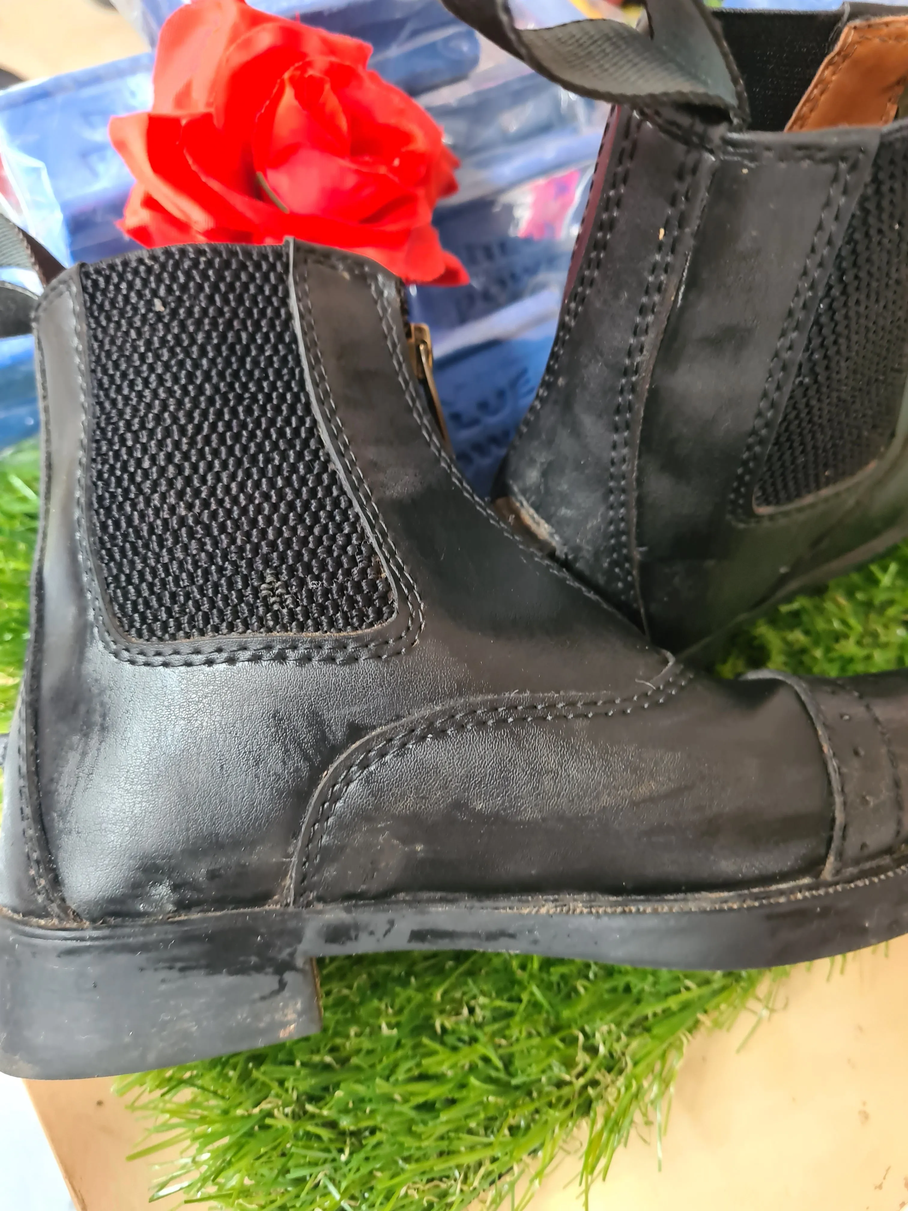 Black children Jodhpurs boots size 11 ■