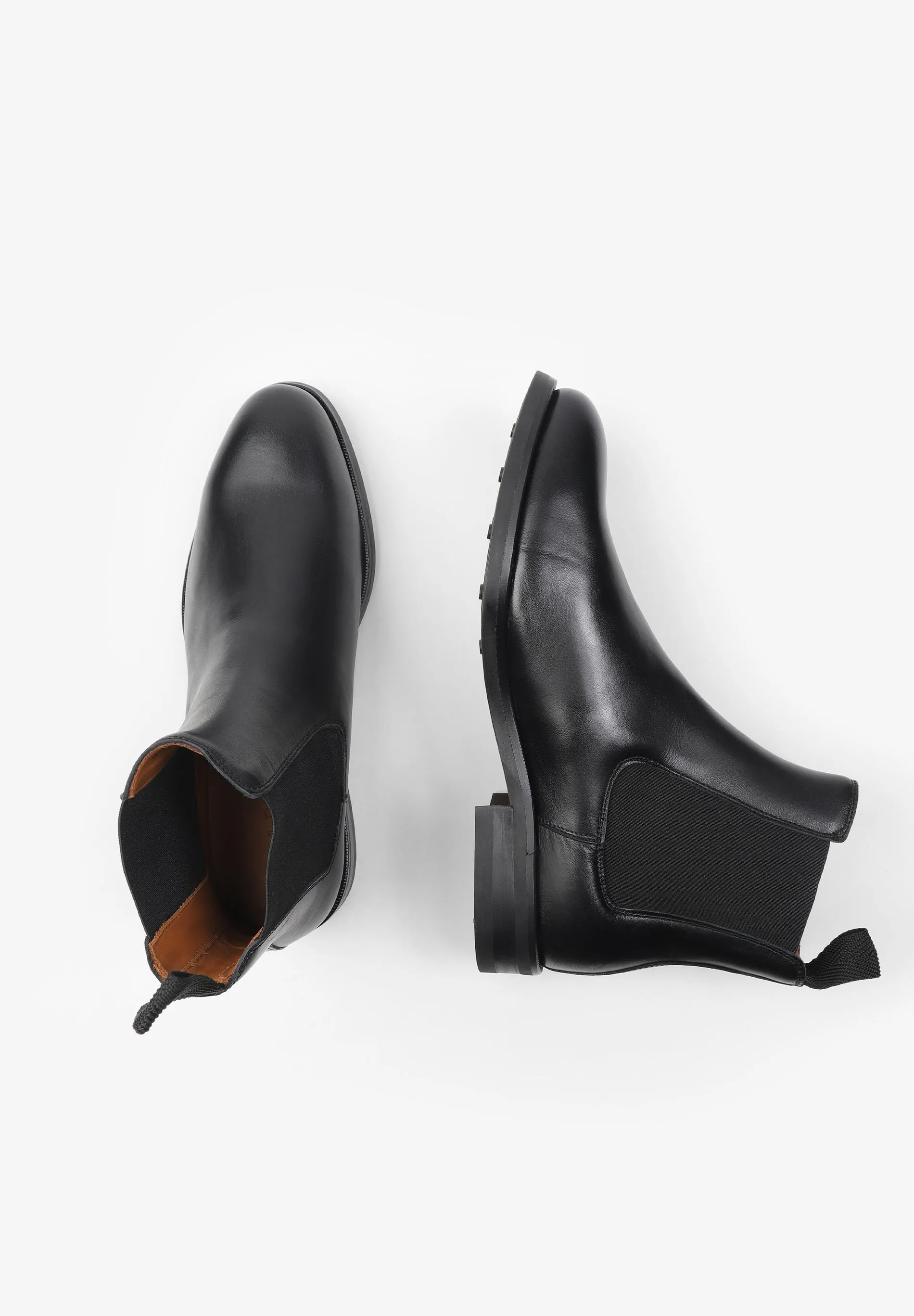 BOTAS CHELSEA EM PELE