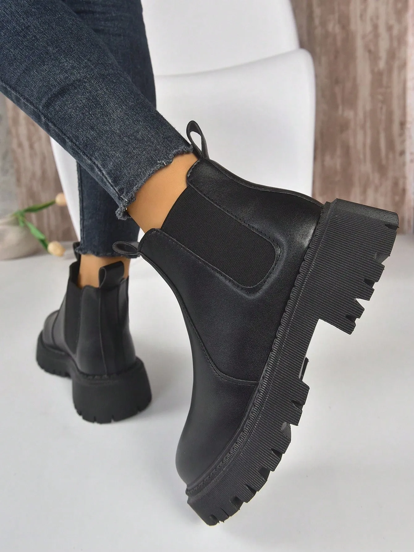 Chunky Chelsea Boots - Black
