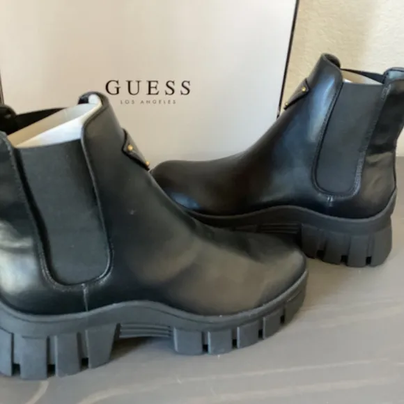 GUESS Women's Hestia Lug Sole Chelsea Booties, size 9.5