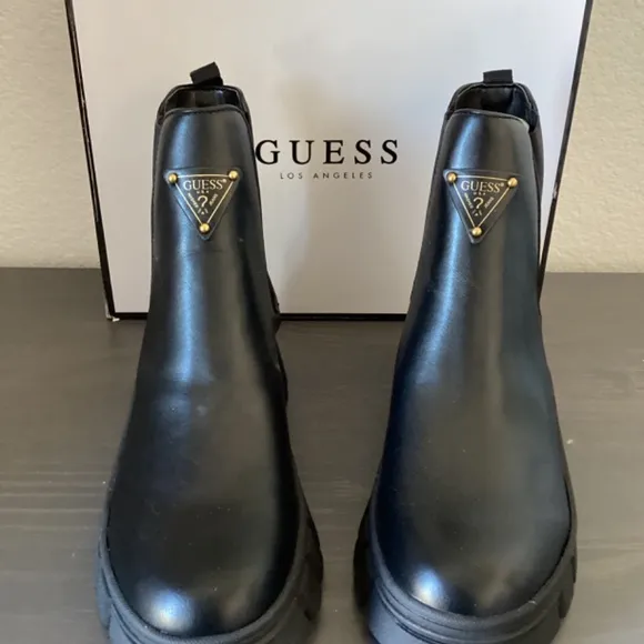 GUESS Women's Hestia Lug Sole Chelsea Booties, size 9.5