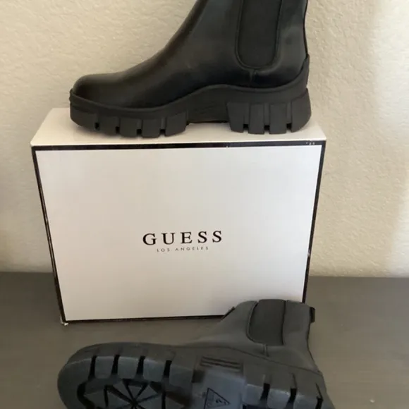 GUESS Women's Hestia Lug Sole Chelsea Booties, size 9.5