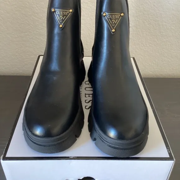 GUESS Women's Hestia Lug Sole Chelsea Booties, size 9.5