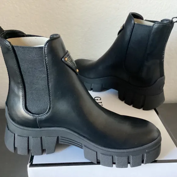 GUESS Women's Hestia Lug Sole Chelsea Booties, size 9.5