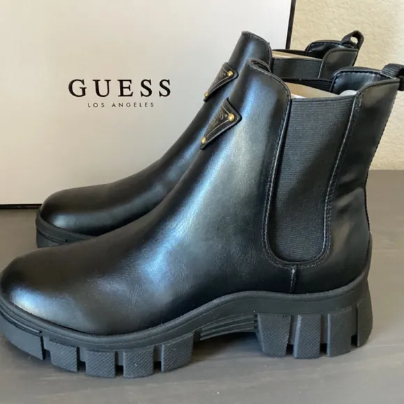 GUESS Women's Hestia Lug Sole Chelsea Booties, size 9.5
