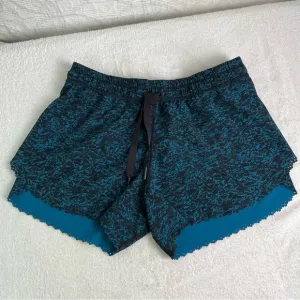 Lululemon Hit It Shorts 3.5 in Women 2 Scalloped Layered Iced Wave Capri Black