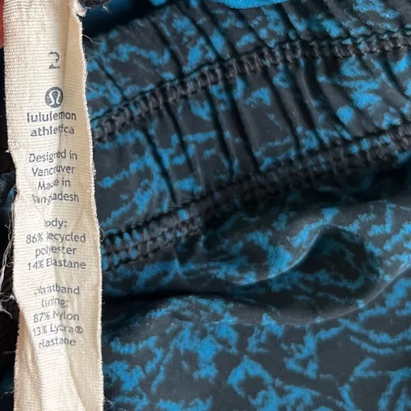 Lululemon Hit It Shorts 3.5 in Women 2 Scalloped Layered Iced Wave Capri Black