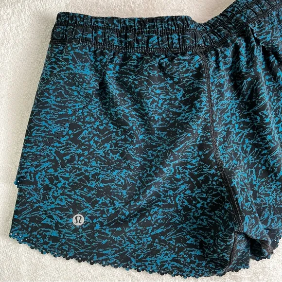 Lululemon Hit It Shorts 3.5 in Women 2 Scalloped Layered Iced Wave Capri Black