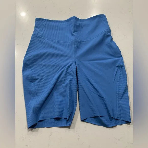 Lululemon SenseKnit Running High-Rise Short 8&quot;: Size 6