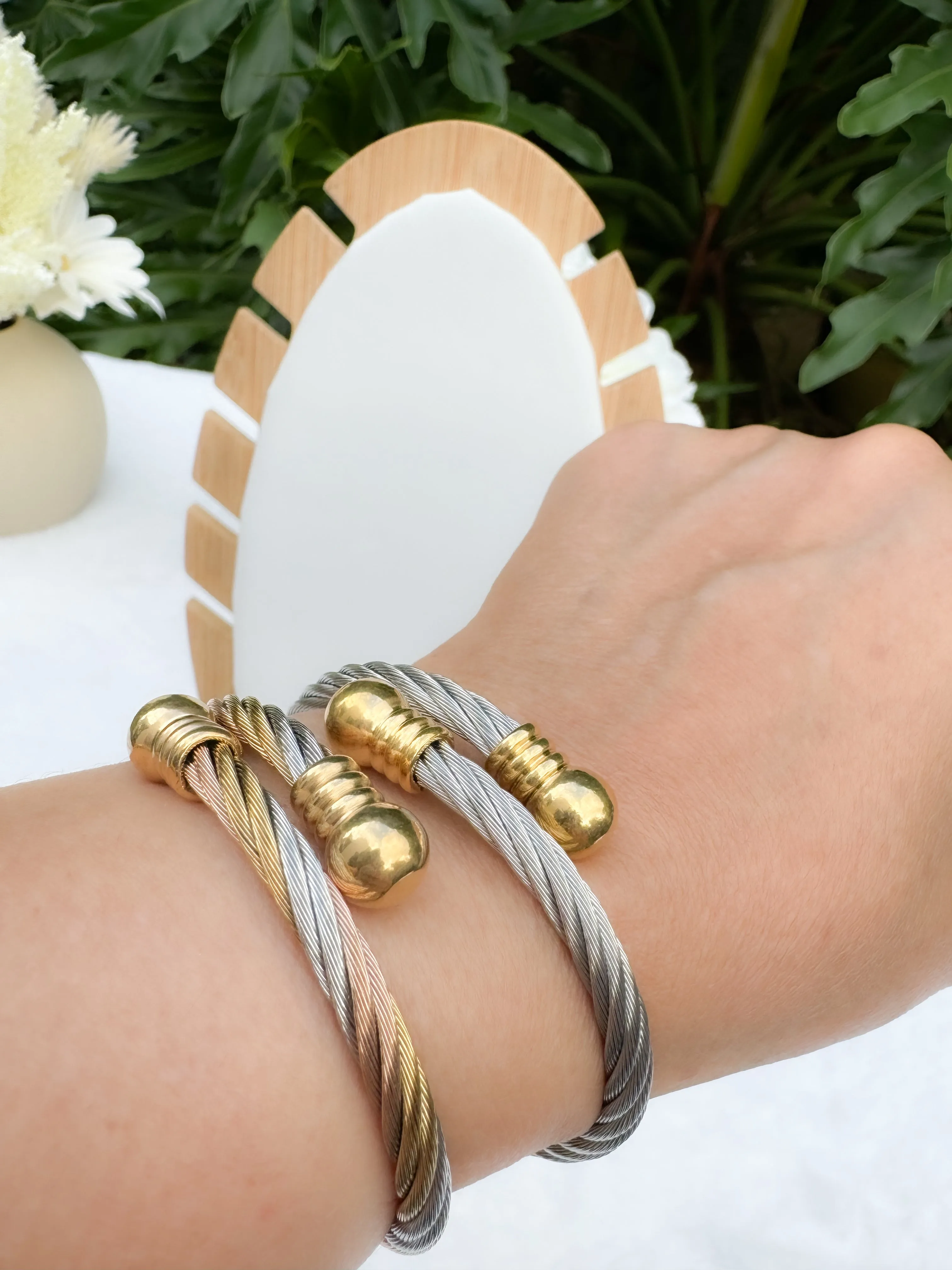 Marine cable bangle