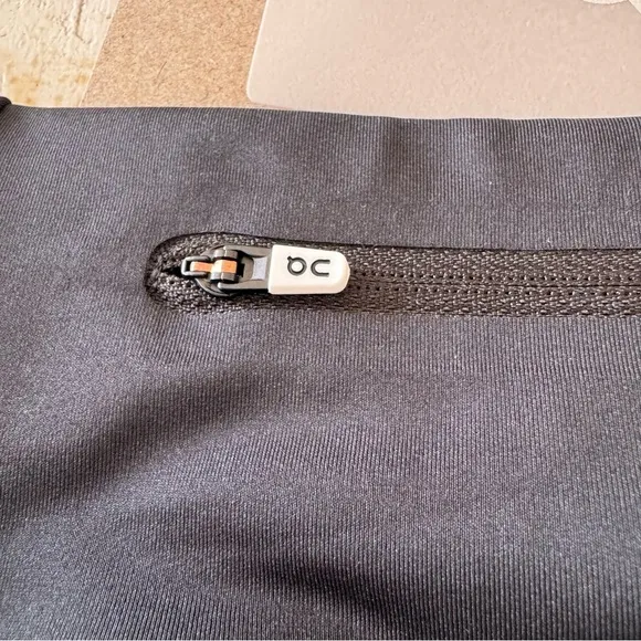 ON Running 3” Performance Shorts NWT Women’s size XL in Cobble/Black