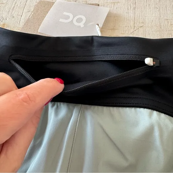ON Running 3” Performance Shorts NWT Women’s size XL in Cobble/Black