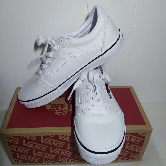 Vans Ward Missy Size 3 Rose Embroidery White Sneakers VN0A3TFWTBD NEW