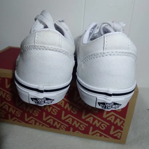 Vans Ward Missy Size 3 Rose Embroidery White Sneakers VN0A3TFWTBD NEW