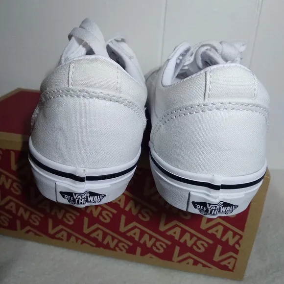 Vans Ward Missy Size 3 Rose Embroidery White Sneakers VN0A3TFWTBD NEW
