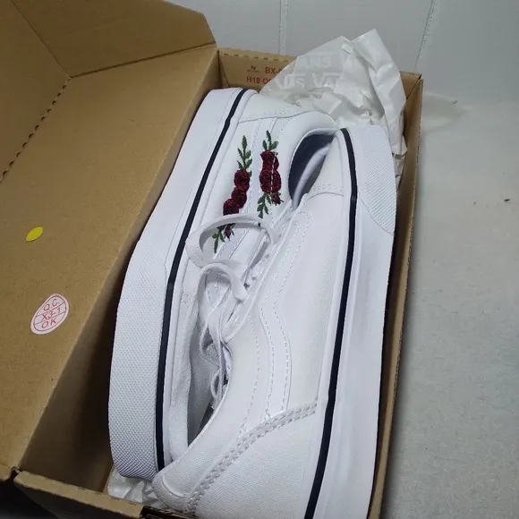 Vans Ward Missy Size 3 Rose Embroidery White Sneakers VN0A3TFWTBD NEW