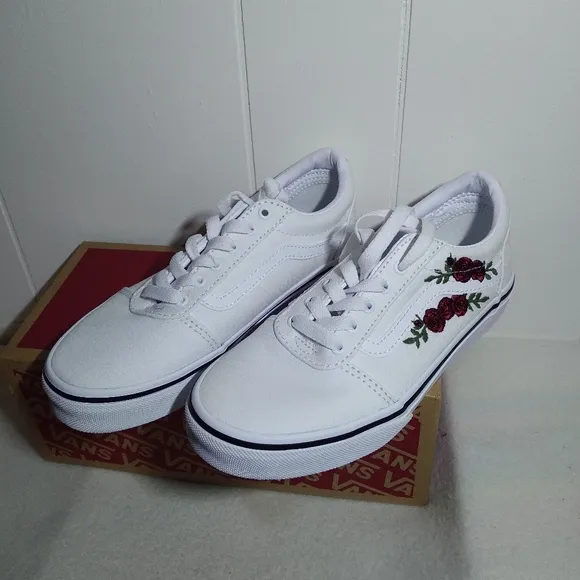 Vans Ward Missy Size 3 Rose Embroidery White Sneakers VN0A3TFWTBD NEW