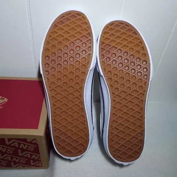 Vans Ward Missy Size 3 Rose Embroidery White Sneakers VN0A3TFWTBD NEW